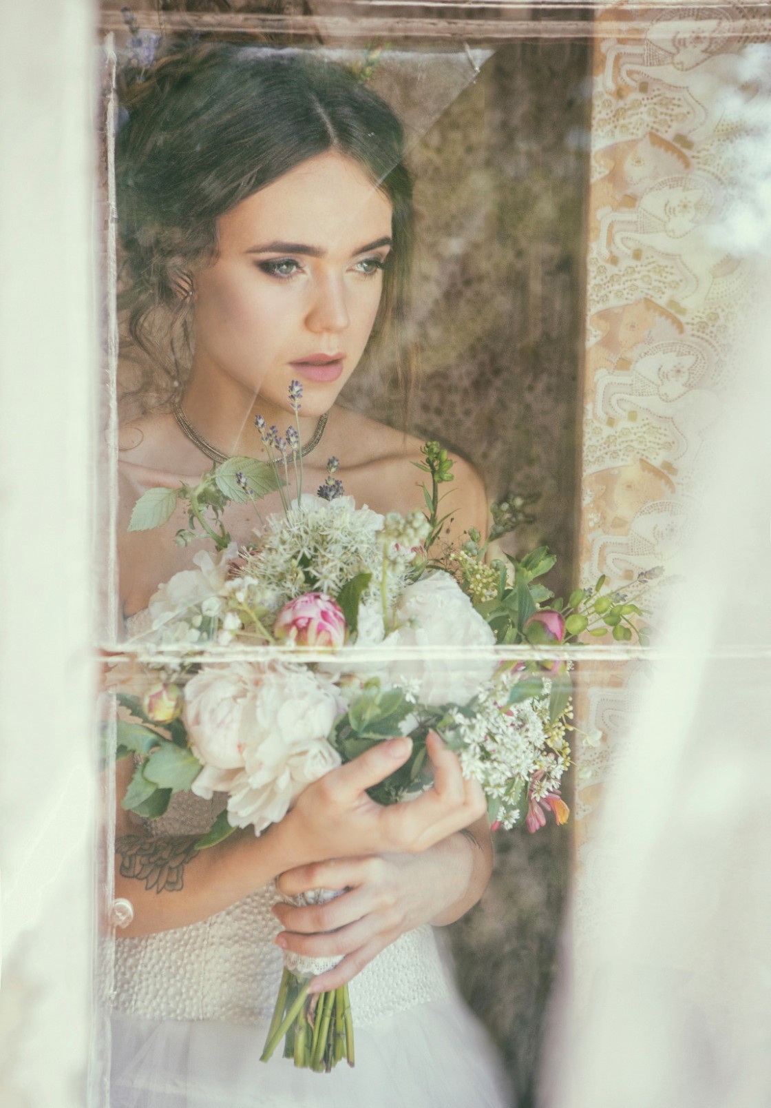 Hair & Make-Up: Sandy Ullrich, Foto: Claudia Gerhard, Model: Franziska Charlotte, Kleid: Anne Wolf Brautkleider