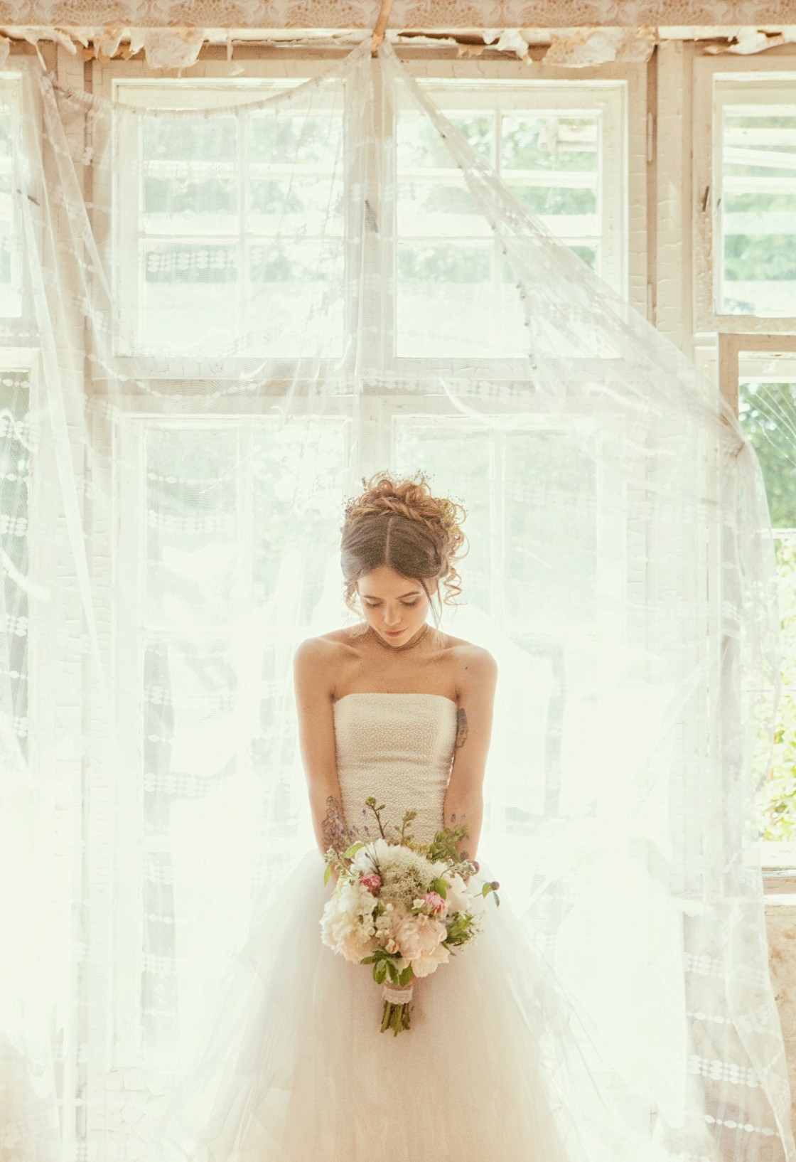 Hair & Make-Up: Sandy Ullrich, Foto: Claudia Gerhard, Model: Franziska Charlotte, Kleid: Anne Wolf Brautkleider
